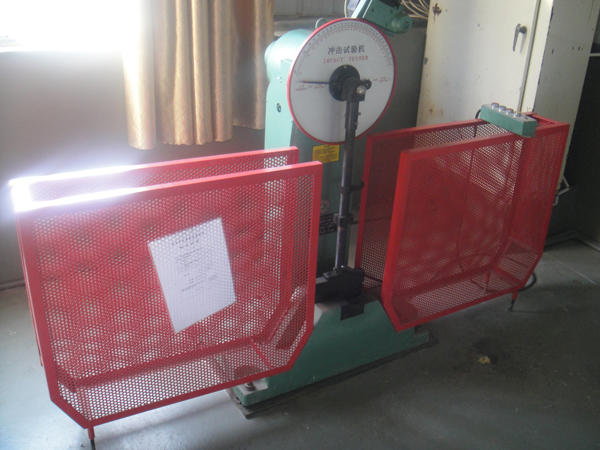 冲击试验机